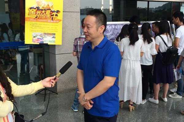 大學(xué)校園招聘會