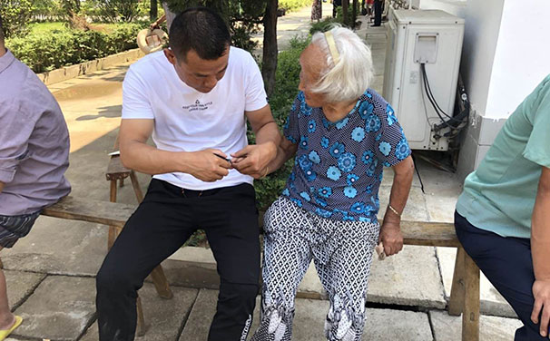 愛(ài)滿福利院,湖北昌利員工端午節(jié)前送溫暖 愛(ài)滿福利院,湖北昌利員工端午節(jié)前送溫暖