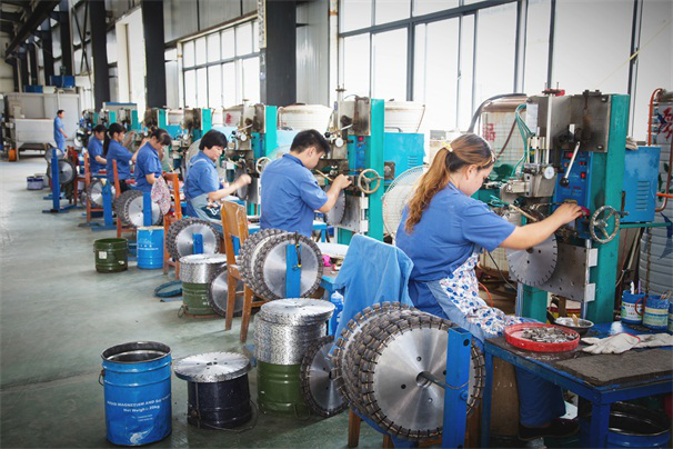 選擇切瓷磚不崩邊的切割片，其實選擇好廠家更重要！